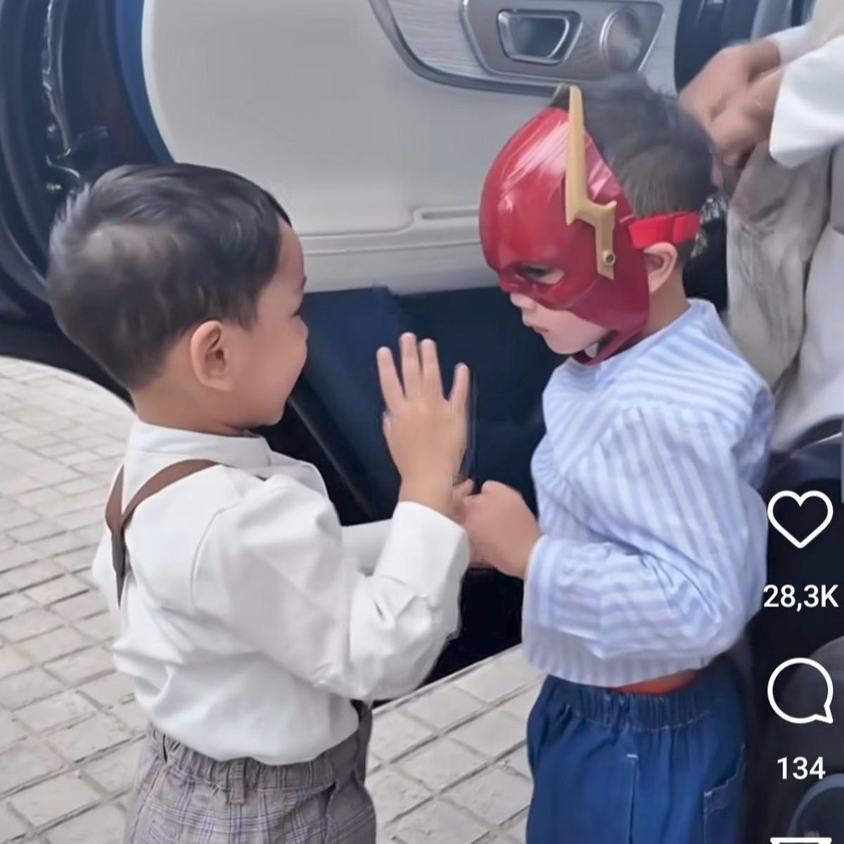 Tiga Anak Artis Super Cute Kumpul, Potret Rayyanza Perdana Buka Bersama Bareng Ameena dan Abang L