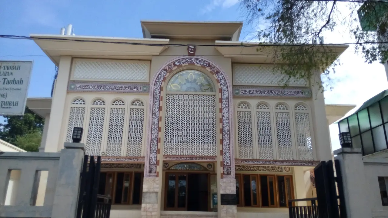 Mengenal Masjid Jami At Taubah, Petilasan habib Kuncung