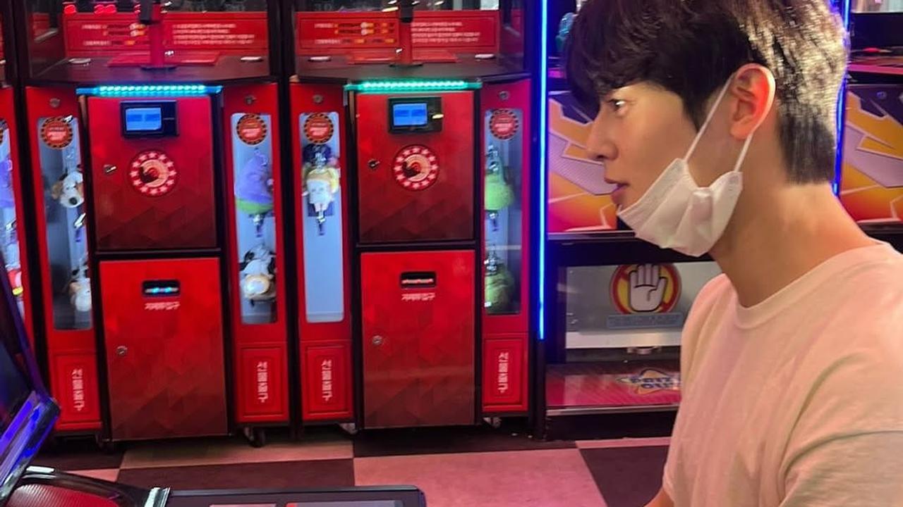 Potret Terbaru Cha Eun Woo di Area Bermain, Sumringah Sambut Musim Semi