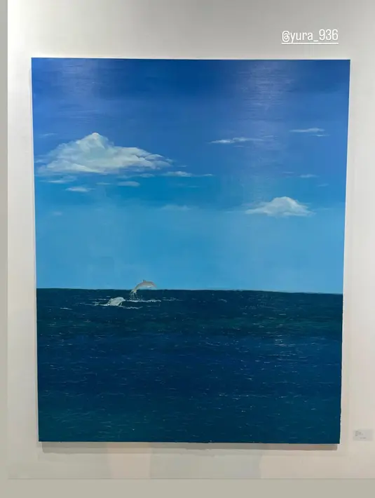 Pameran lukisan Yura Girl's Day. Foto diambil oleh Song Hye Kyo.  (Foto: Instagram/ kyo1122 via Soompi)