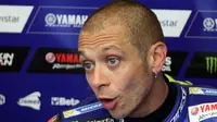 Yamaha Movistar mengonfirmasi Valentino Rossi tidak menderita patah tulang dan hanya trauma ringan. (EPA/Eddy Lemaistre)
