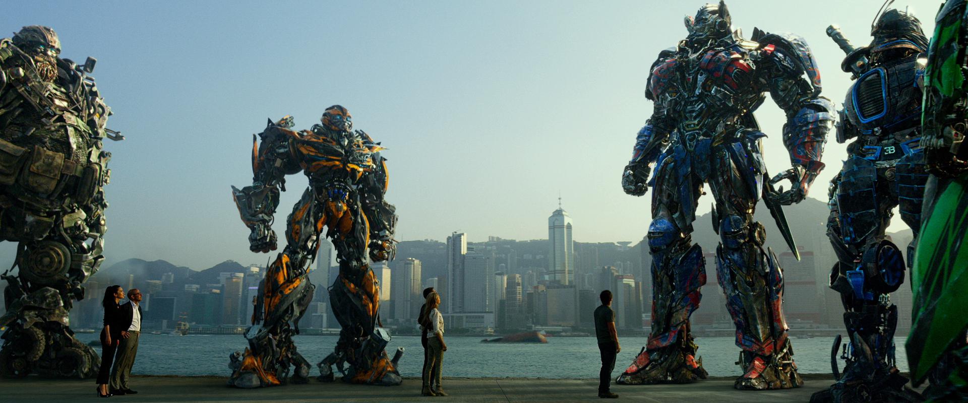 Transformers One merupakan prekuel sekaligus cerita asal usul yang bertempat di kampung halaman Autobot dan Decepticon, yaitu Cybertron.