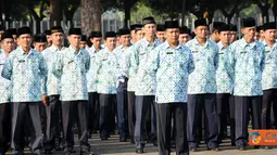 Citizen6, Jakarta:  Walaupun dalam suasana menjalankan ibadah puasa upacara peringatan HUT ke-66 Kemerdekaan RI di Mabes TNI tetap berjalan dengan khidmad. (Pengirim: Badarudin Bakri)