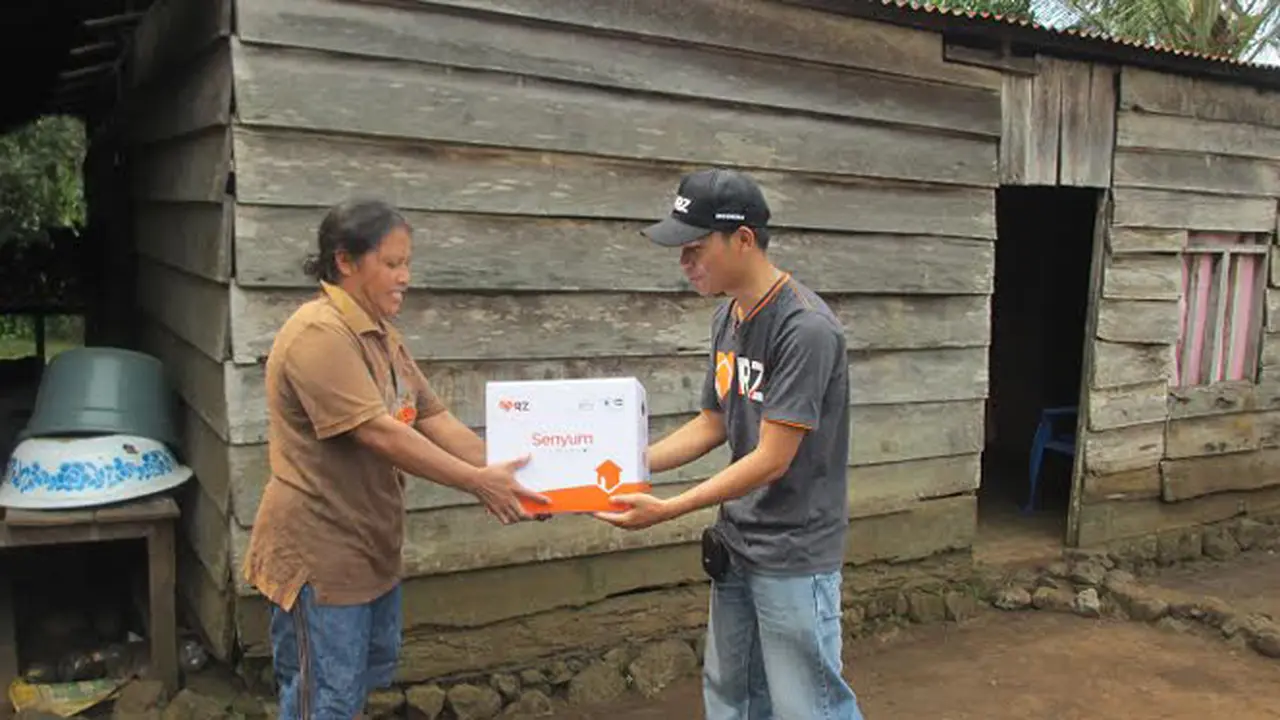 RZ Salurkan 178 Paket Ramadan ke Halmahera