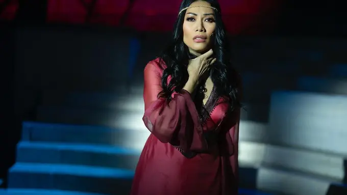 6 Potret Eksotis Anggun C. Sasmi Bermain Teater di Italia, Tampil Totalitas Jadi Maria Magdalena