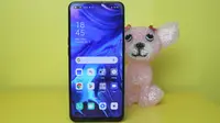 Oppo Reno4 bagian layar (Liputan6.com/ Agustin Setyo W)