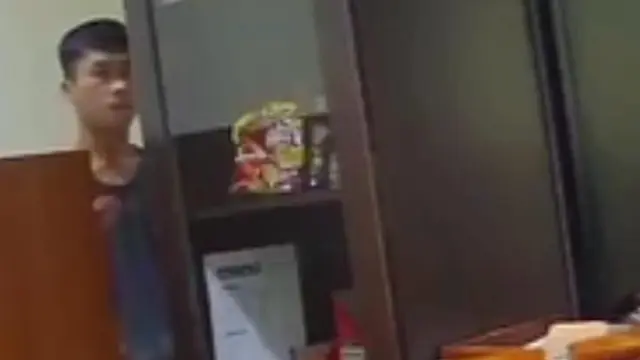 Momen Tamu Hotel Mencuri Uang di Meja Kasir, Aksinya Terekam CCTV dan Viral
