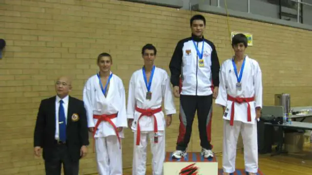  Karateka Erlando Stevano saat tampil di Kejuaraan Junior di Australia