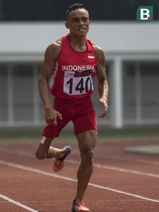 Pelari Indonesia, Mulyono, menjadi yang tercepat pada Invitational Tournament Asian Para Games cabang atletik nomor 200 meter T 42/61/63 di Stadion Madya, Jakarta, Sabtu (30/6/2018). (Bola.com/Vitalis Yogi Trisna)