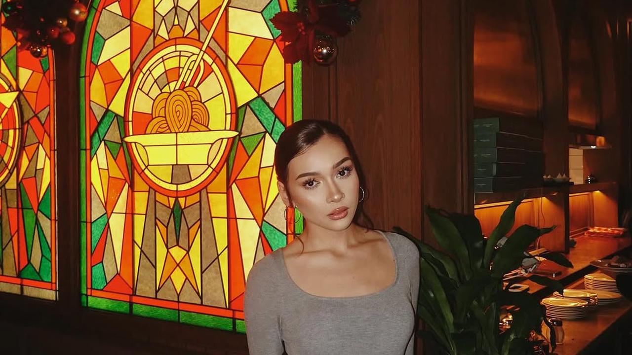 Potret Cantik Dosma Hazenbosch yang Dikabarkan Dekat dengan Rizky Nazar