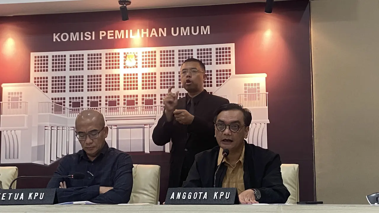 Komisioner KPU RI, Yulianto Sudrajat (kanan) (Liputan6.com/Muhammad Radityo Priyasmoro)