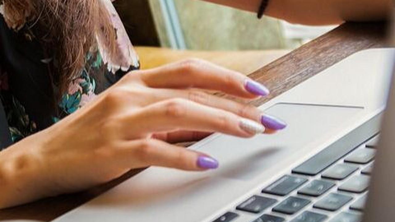 Wanita Ini Ceritakan Kebetulan yang Dialami Usai Bekerja Sesuai Keinginan Terakhir Ayahnya, Tak Terduga