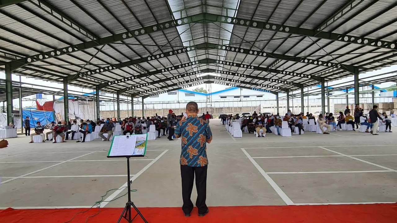 Kota Tangerang memiliki pasar induk terbesar di Provinsi Banten. Dengan luas lebih dari 43 ribu meter persegi, pasar tersebut mampu menampung lebih dari 1.300 kios pedagang.