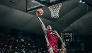 Derrick Michael Xzavierro bersama Timnas Basket Indonesia. (Bola.com/Perbasi)