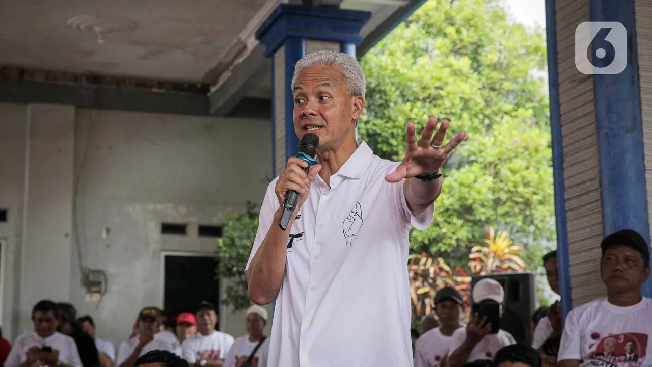 Ganjar Pranowo Sapa Pendukungnya di Cilacap