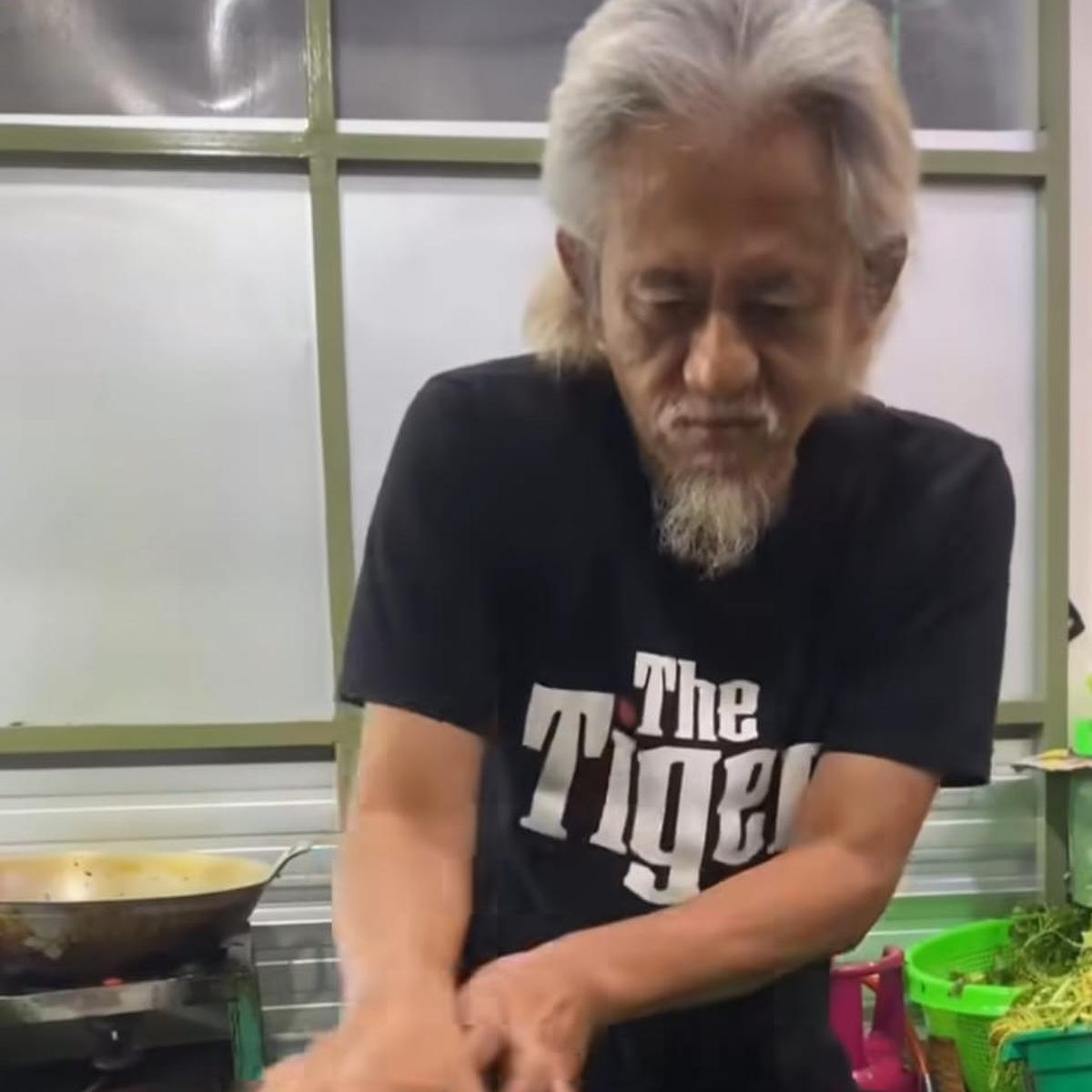 Warung Epy Kusnandar atau Kang Mus pemeran utama Preman Pensiun Dipalak Preman