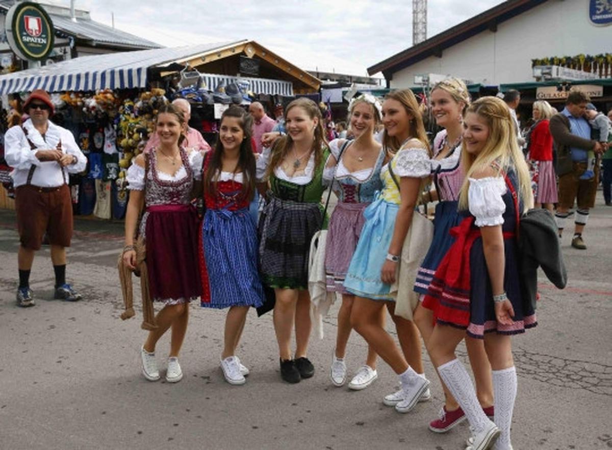 Intip gadis-gadis seksi Munich meriahkan pembukaan Oktoberfest