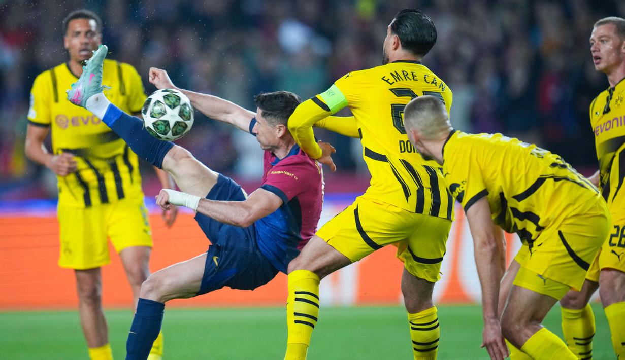 Gol-gol Barcelona dicetak oleh Raphinha, Robert Lewandowski dan Lmine Yaamal. Lewandowski mencetak brace di pertandingan ini. (AP Photo/Emilio Morenatti)