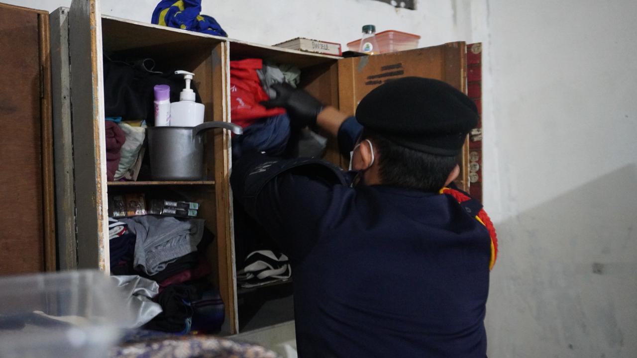 Buntut Pesta Sabu, 120 Napi Rutan Depok Dibuang ke Lapas Nusakambangan