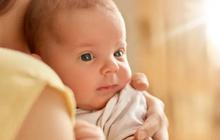 10 Makna Mimpi Menggendong Bayi Perempuan, Apakah Ini Pertanda Positif?