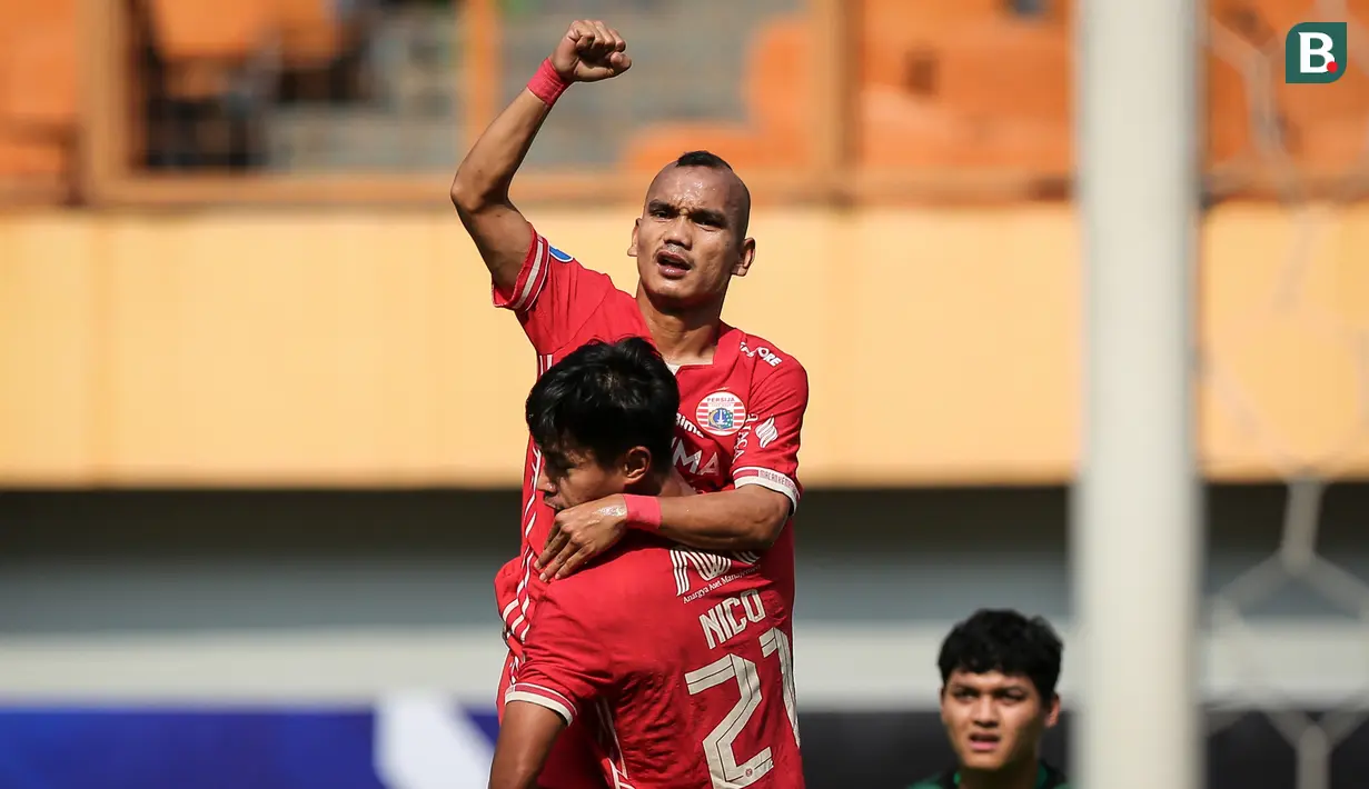 <p>Pemain Persija Jakarta, Riko Simanjuntak melakukan selebrasi setelah mencetak gol ke gawang PSIS Semarang pada laga lanjutan BRI Liga 1 2022/2023 di Stadion Wibawa Mukti, Cikarang, Kamis (16/03/2023). (Bola.com/Bagaskara Lazuardi)</p>