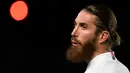 Sergio Ramos. Saat kontraknya bersama Real Madrid di akhir musim 2014/2015 akan berakhir, Manchester United yang dimanajeri Louis Van Gaal tertarik untuk mendatangkannya ke Old Trafford. Namun Sergio Ramos akhirnya memilih memperpanjang kontraknya selama 5 tahun. (Foto: AFP/Pierre-Philippe Marcou)