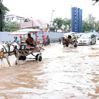 Banjir di kawasan Kelapa Gading, Jakarta Utara. (Deki Prayoga/Bintang.com)