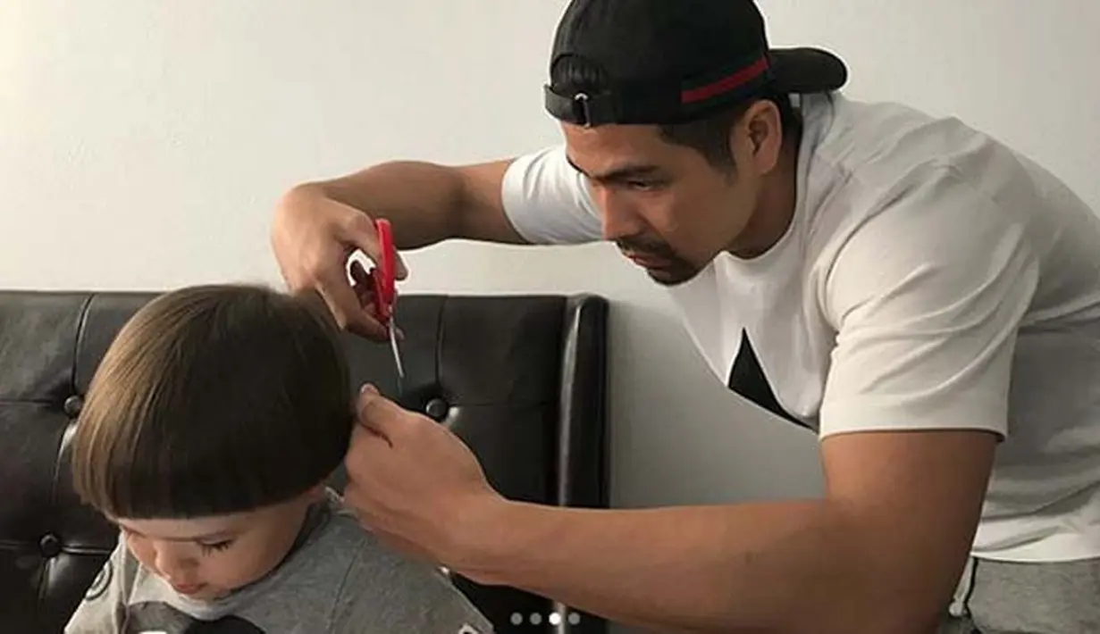 Sejak lama, El Barack memang sangat dekat dengan pamannya, Erick Iskandar. Tak jarang keduanya menghabiskan waktu bersama. (Instagram/erickbanaiskandar)