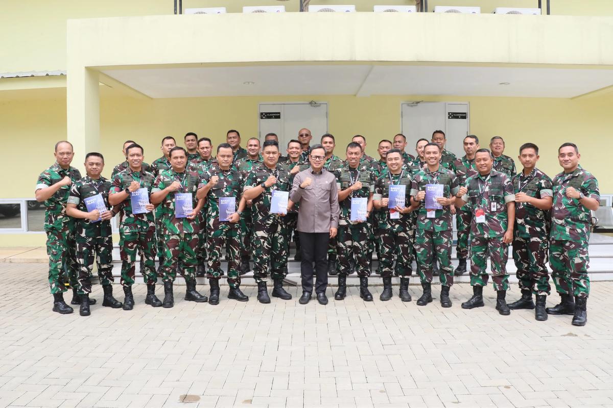 Wamendagri Bima Arya saat menjadi narasumber pada kegiatan Pelatihan Eksekutif bagi Personel TNI