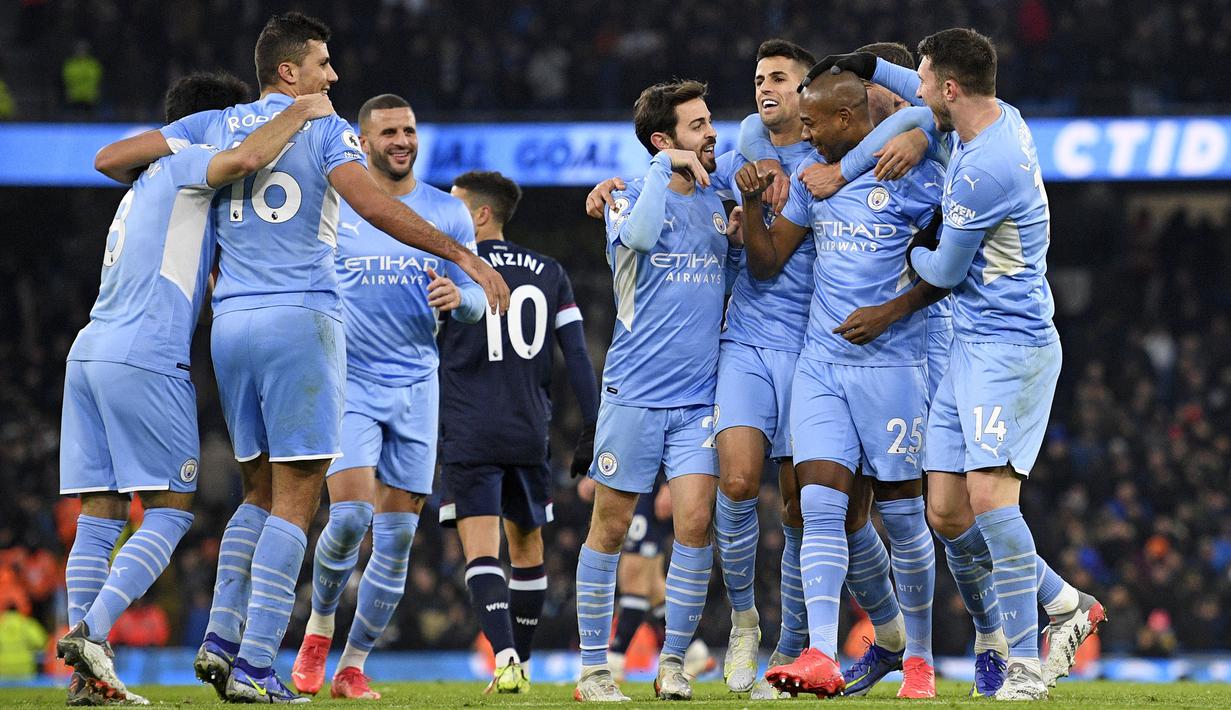 Manchester City bisa dikatakan menjadi salah satu tim dengan kedalaman lini tengah terbaik di Eropa saat ini. Ada sejumlah gelandang top yang bersemayam di skuat Guardiola seperti De Bruyne, Gundogan, Bernardo Silva, Foden, dan Grealish. Ada juga Rodri, Fernandinho, dan Palmer. (AFP/Oli Scarff)