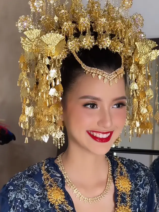 Tampilan Terbaru Sarah Menzel suntiang