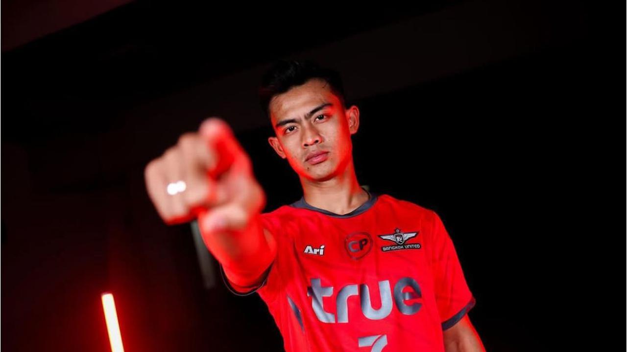 Perjalanan Baru Pratama Arhan di Bangkok United, Didampingi Azizah Salsha Saat Tanda Tangan Kontrak