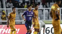 Striker muda FC Tokyo yang dijuluki Messi dari Jepang, Takefusa Kubo, berhasil mencetak dua gol dalam kemenangan 4-2 atas Bhayangkara FC di Stadion Utama Gelora Bung Karno, Senayan, Jakarta, Sabtu (27/1/2018). (Liputan6.com/Faizal Fanani)