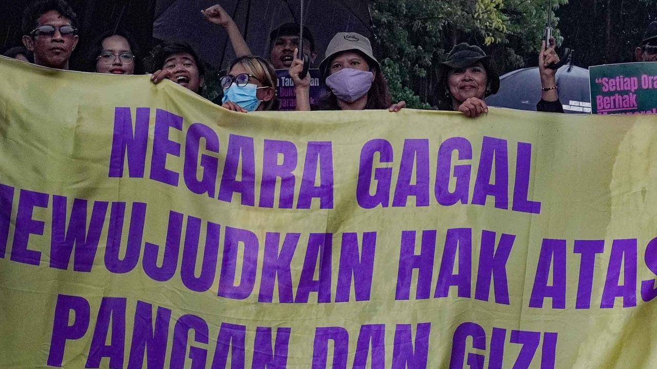 FOTO: Aksi Kamisan ke-883,  Sorotan Kritis Setahun Pemerintahan Prabowo-Gibran