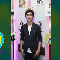 Anak almarhum Uje, Abidzar Al Ghifari senang melihat makam Ayahnya ramai dengan pengunjung yang datang untuk ziarah.