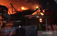 Tragis! Kebakaran Tewaskan Anak 7 Tahun di Lorong Sempit Makassar, 8 Rumah Hangus