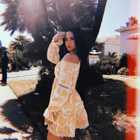 Demi Lovato terlihat kencan dengan seorang pria misterius. Mantan aktris Disney tersebut tertangkap meninggalkan kelab malam bergandengan tangan. (instagram/ddlovato)