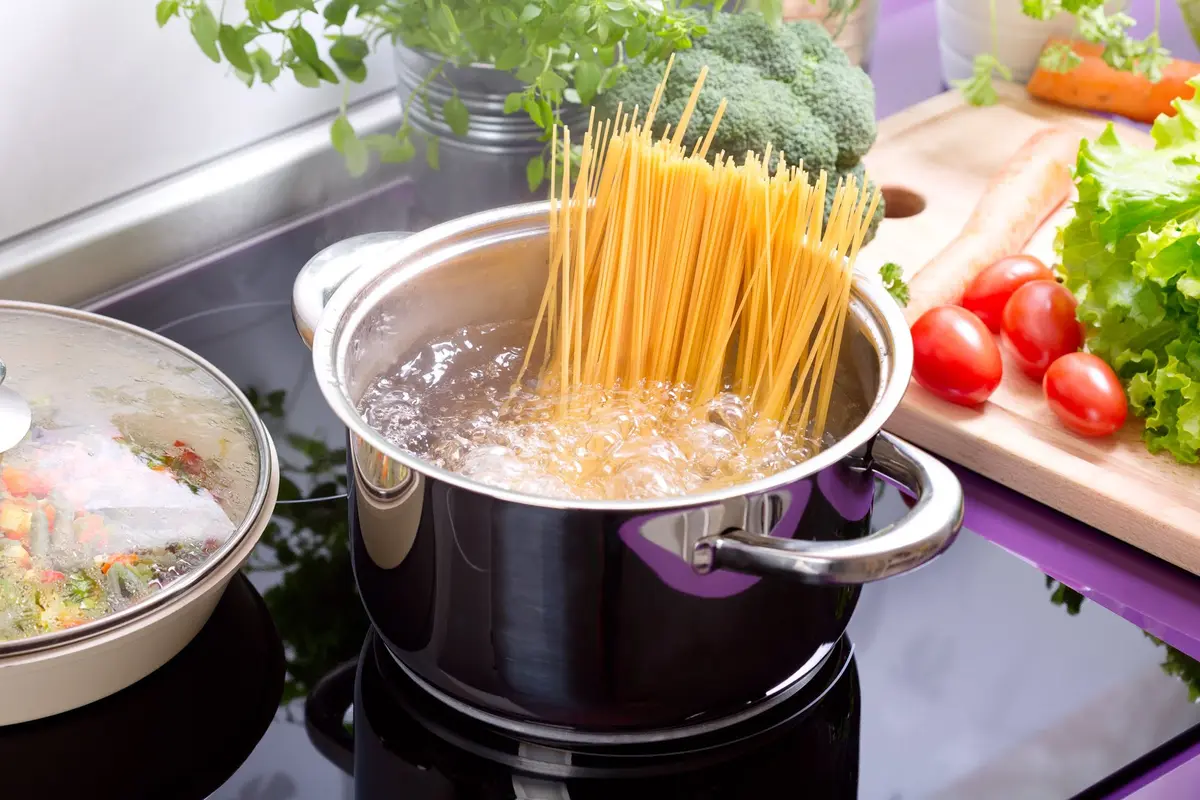 merebus pasta