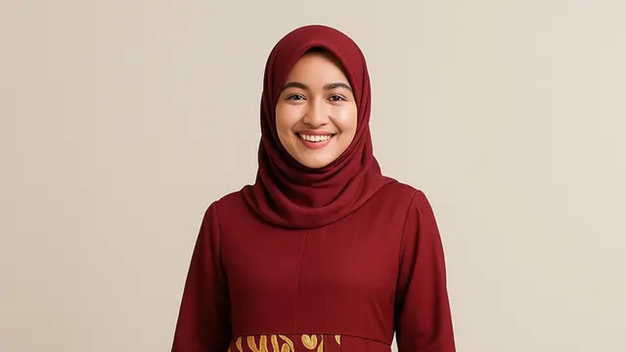 8 Gamis Batik Kombinasi Warna Bold Kontras 2025, Tampilkan Sisi Kasual dan Feminin