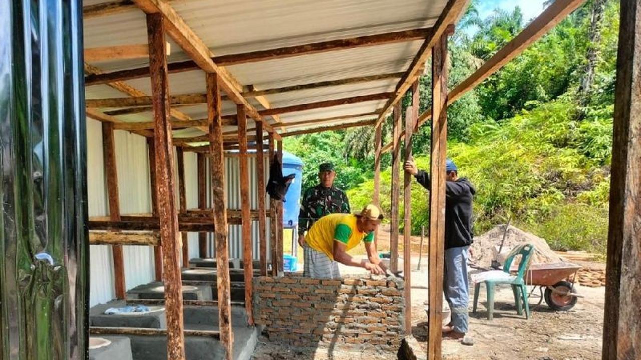 Satgas Kodam I/BB Percepat Pembangunan MCK di Tapsel, Jaga Kesehatan Pengungsi