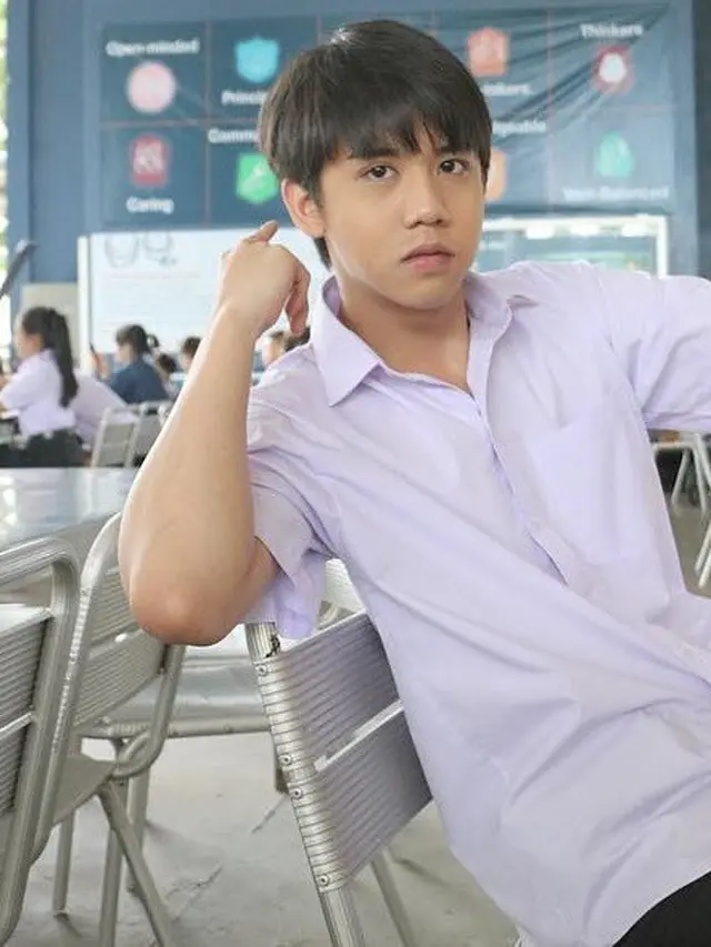 6 Potret Harit Cheewagaroon, Artis Thailand yang Disebut Mirip ‘Dilan’