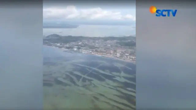 Berdasarkan pantauan, minyak yang tumpah di Teluk Balikpapan meluas hingga ke Selat Makassar