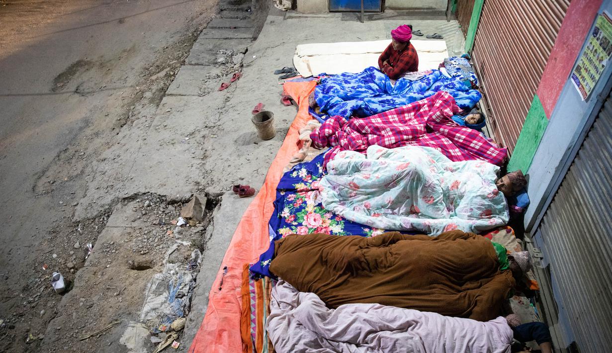 Namun Pusat Penelitian Geosains Jerman (GFZ) kemudian menurunkan skalanya menjadi 5,7 dan Survei Geologi AS menetapkannya magnitudo 5,6. (PRABIN RANABHAT / AFP)