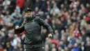 Pelatih Liverpool, Juergen Klopp, merayakan kemenangan atas Chelsea pada laga Premier League di Stadion Anfield, Minggu (14/4). Liverpool menang 2-0 atas Chelsea. (AP/Rui Vieira)