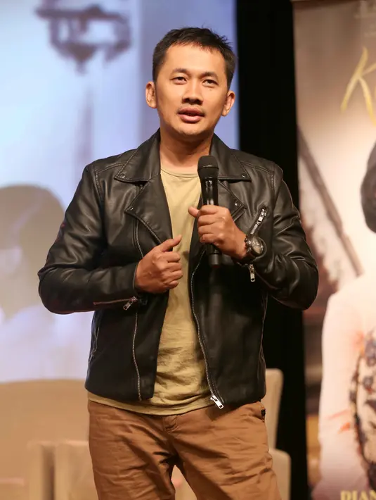 Hanung melihat film karya Sjuman kurang mendalam dalam mengupas perjuangan RA Kartini. Jika Surat Cinta untuk Kartini merupakan sudut pandang dari orang di luar pendopo yang mengagumi sosok Kartini. (Nurwahyunan/Bintang.com)