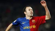 Barcelona's midfielder Andres Iniesta celebrates his goal during the Liga football match Barcelona versus Mallorca at the New Camp Stadium in Barcelona on January 3, 2009.AFP PHOTO / JOSEP LAGO 