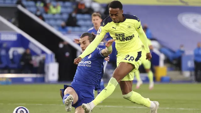FOTO: Tumbang 2-4 dari Newcastle, Leicester Terancam Digusur Chelsea dari Peringkat Tiga - Joe Willock; Caglar Soyuncu