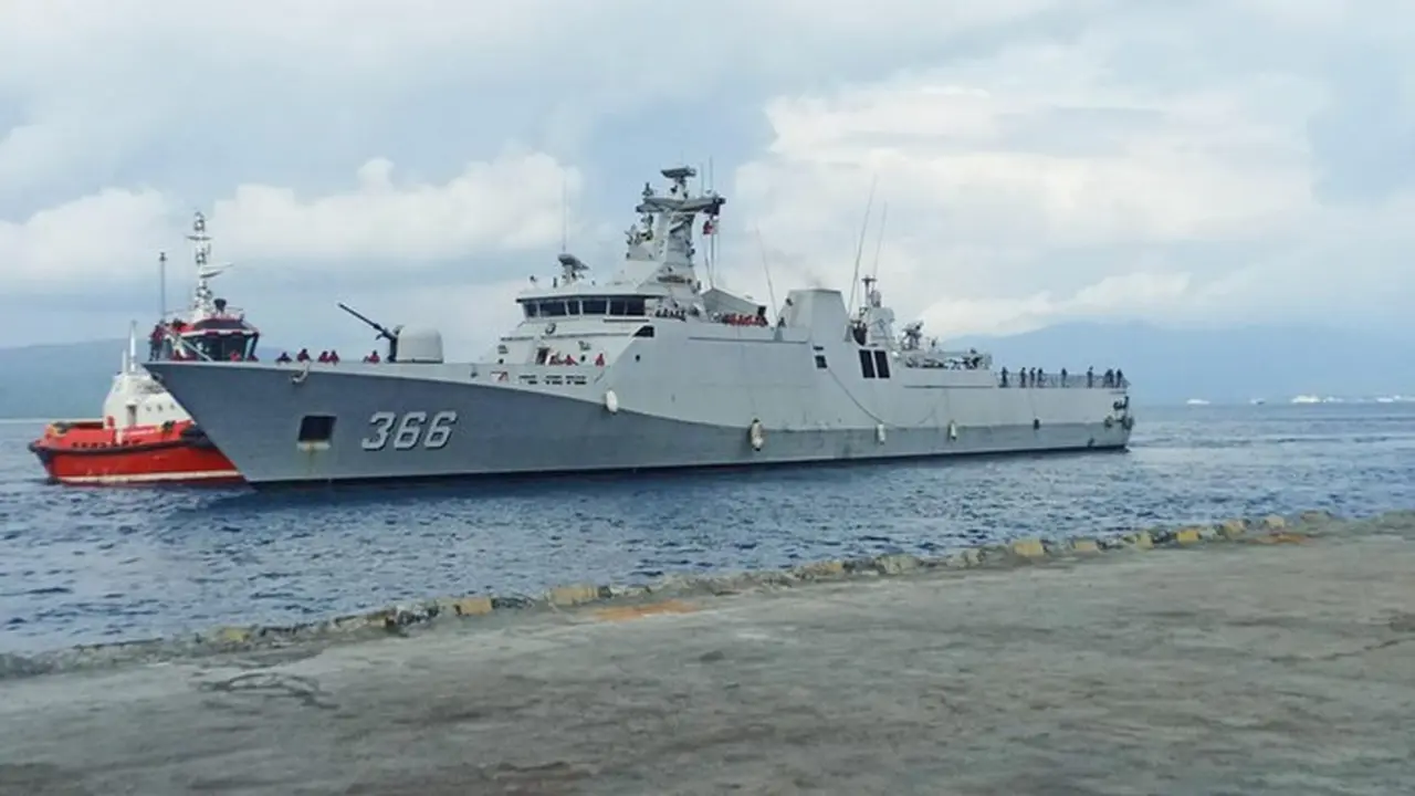 KRI Sultan Hasanuddin 366 bersiaga di perairan Selat Bali (Istimewa)