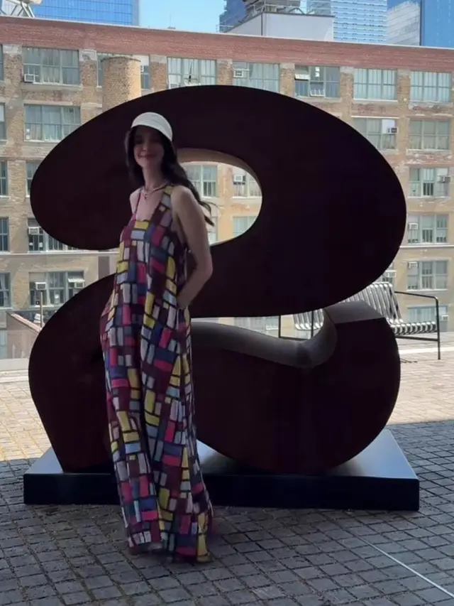 Penampilan Rambut Baru Anne Hathaway di Film Devil Wears Prada 2