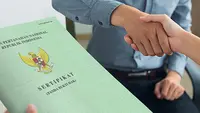 Memang banyak ditemui notaris yang juga berprofesi sebagai PPAT. Rangkap jabatan profesi memang diperbolehkan oleh peraturan perundang-undangan di Indonesia.